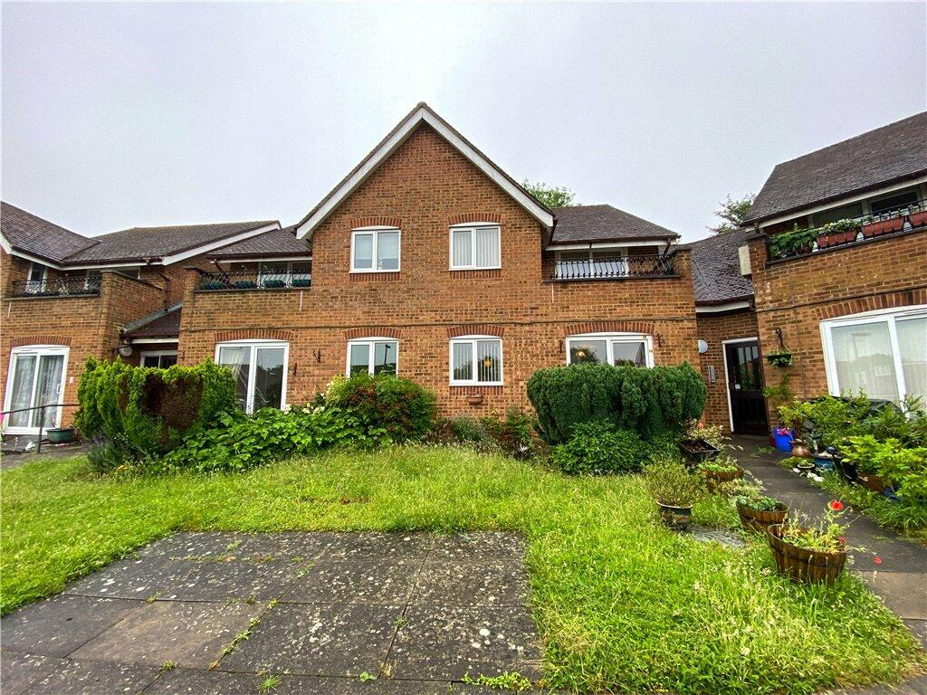 2 bedroom flat for sale in Lordsgrove Close, Tadworth, Surrey, KT20