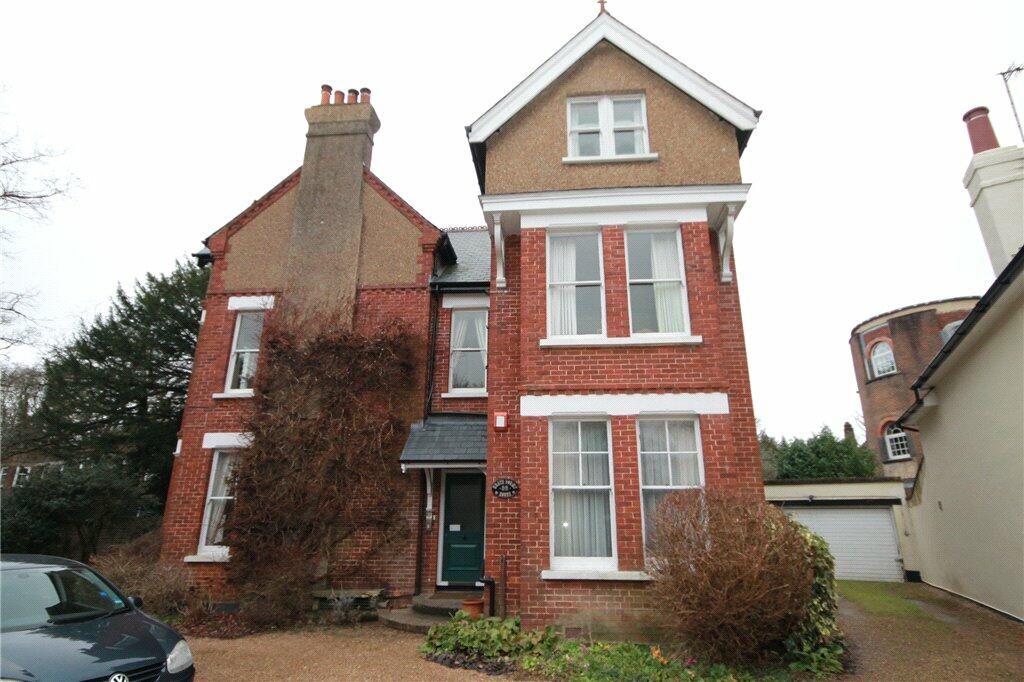 3 bedroom flat for sale in Chapel Road, Tadworth, Surrey, KT20