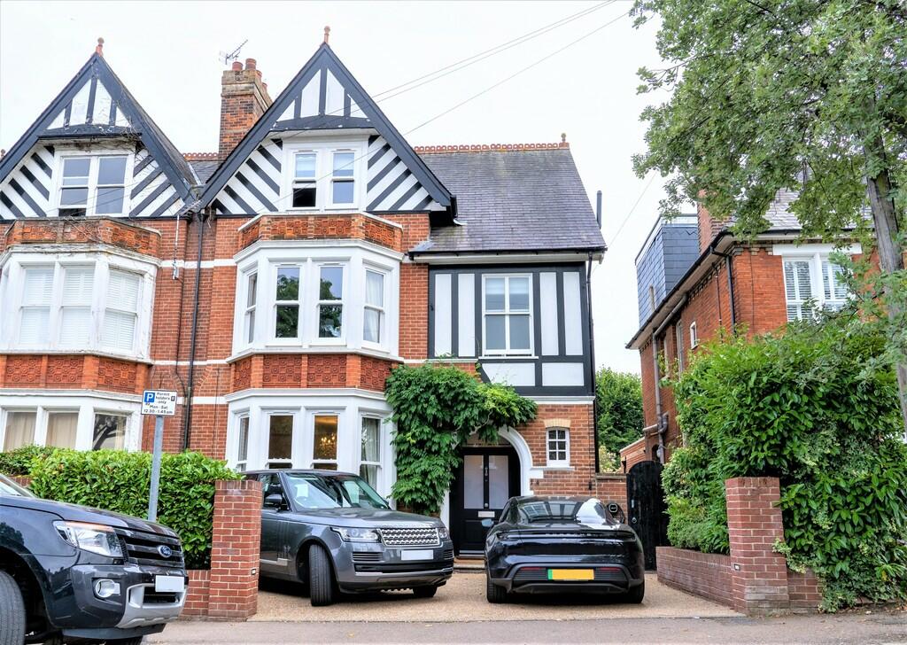 5 bedroom semidetached house for sale in Inglis Road, Lexden, Colchester, CO3