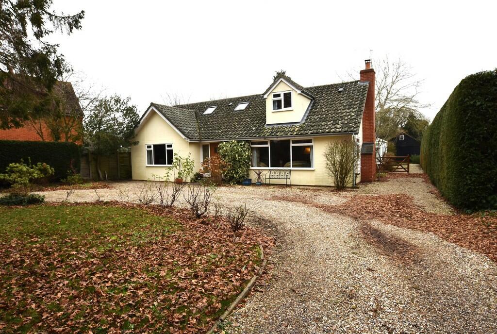 4 bedroom detached house for sale in Nayland Road, West Bergholt