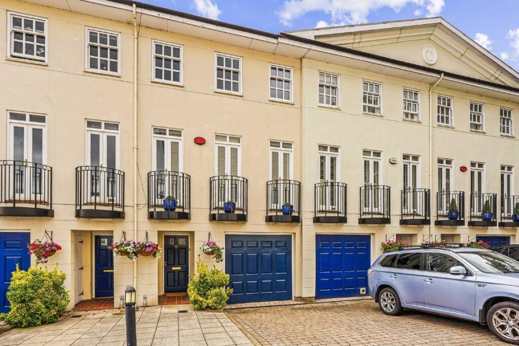 4 bedroom terraced house for sale in Henry Tate Mews, Streatham, SW16
