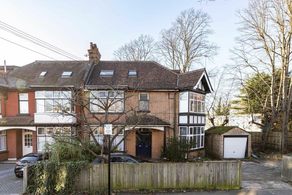 2 bedroom flat for sale in Conyers Road, Streatham, SW16