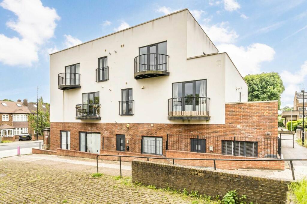 2 bedroom flat for sale in Elder Road, Streatham, SE27