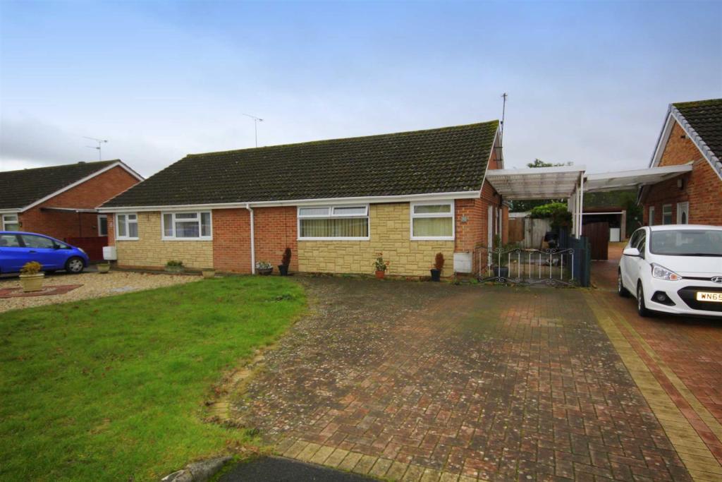 3 bedroom semidetached bungalow for sale in Covingham