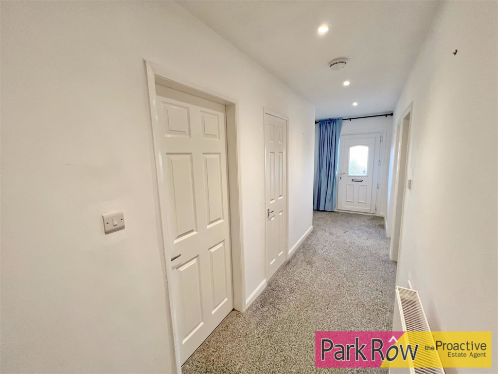 3 bedroom bungalow for sale in Woodlands Crescent, Hemsworth