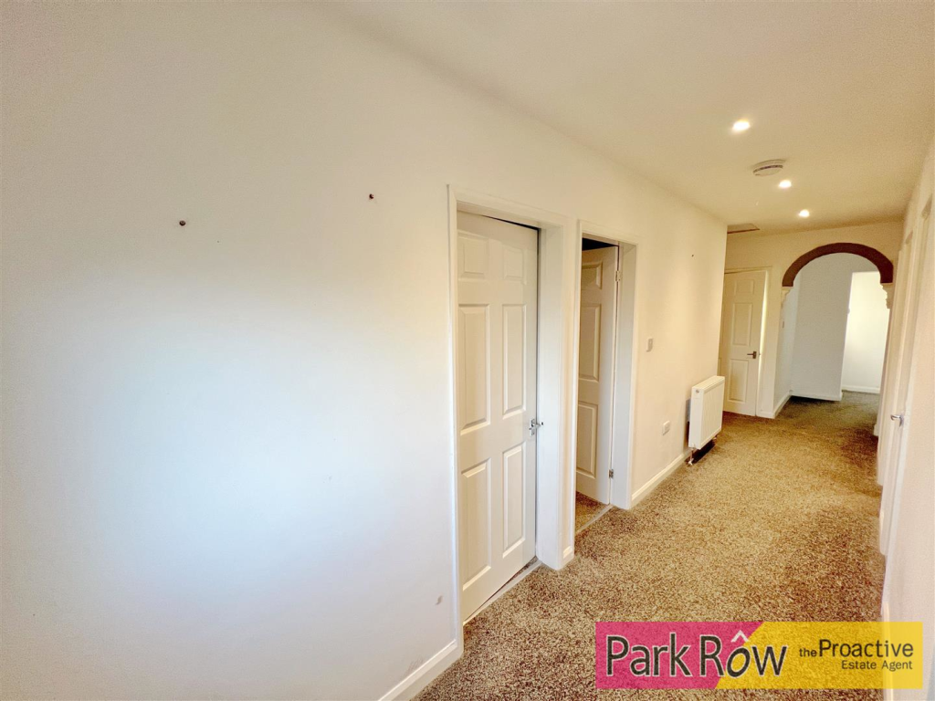 3 bedroom bungalow for sale in Woodlands Crescent, Hemsworth