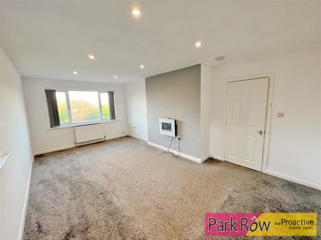 3 bedroom bungalow for sale in Woodlands Crescent, Hemsworth