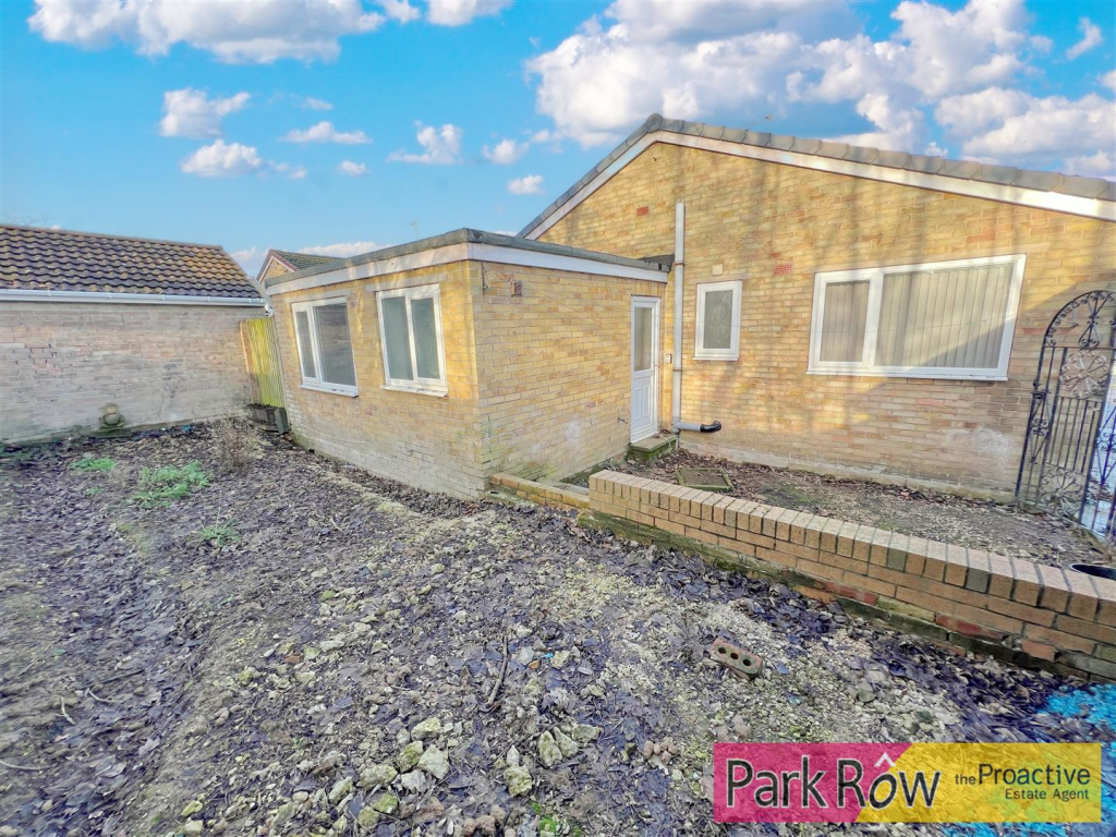 3 bedroom bungalow for sale in Woodlands Crescent, Hemsworth