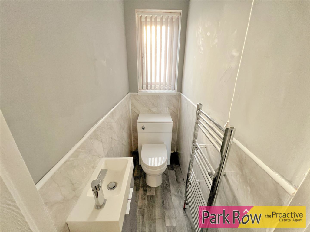 3 bedroom bungalow for sale in Woodlands Crescent, Hemsworth