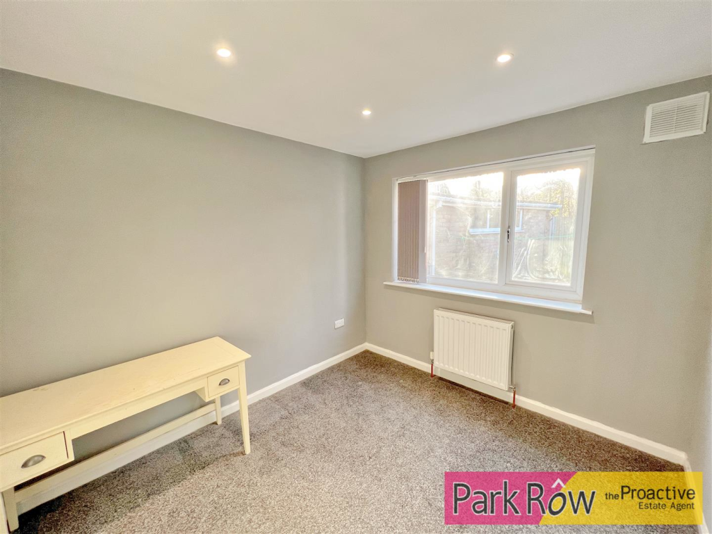 3 bedroom bungalow for sale in Woodlands Crescent, Hemsworth