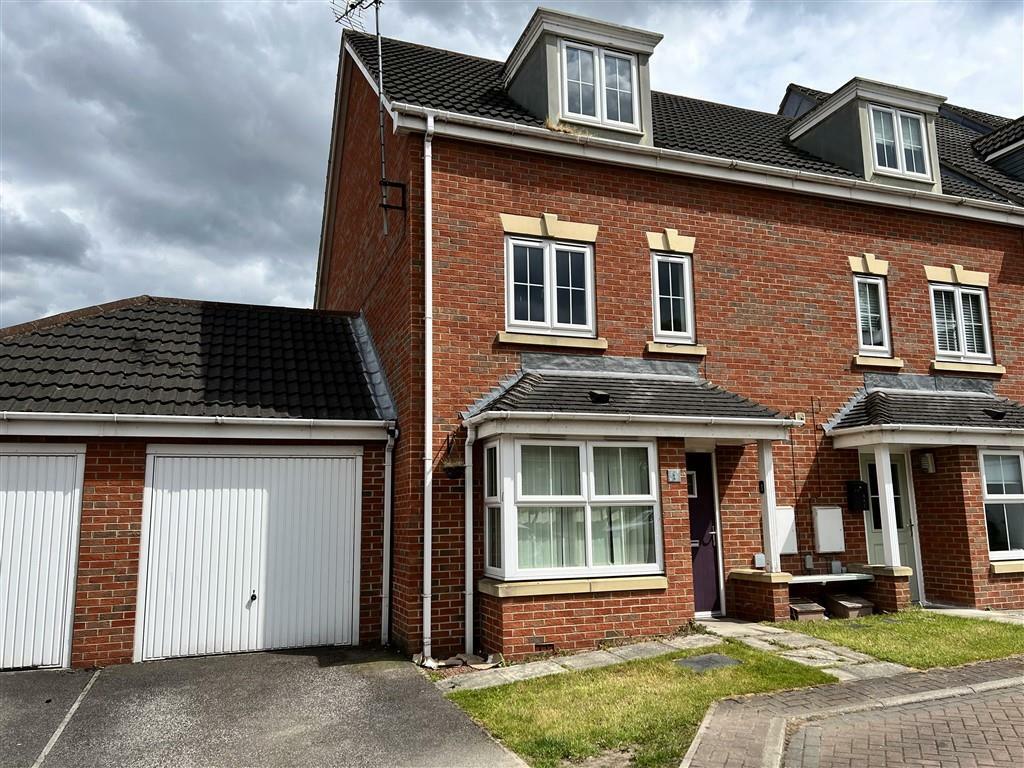 4 bedroom end of terrace house for sale in Edlington View, Knottingley
