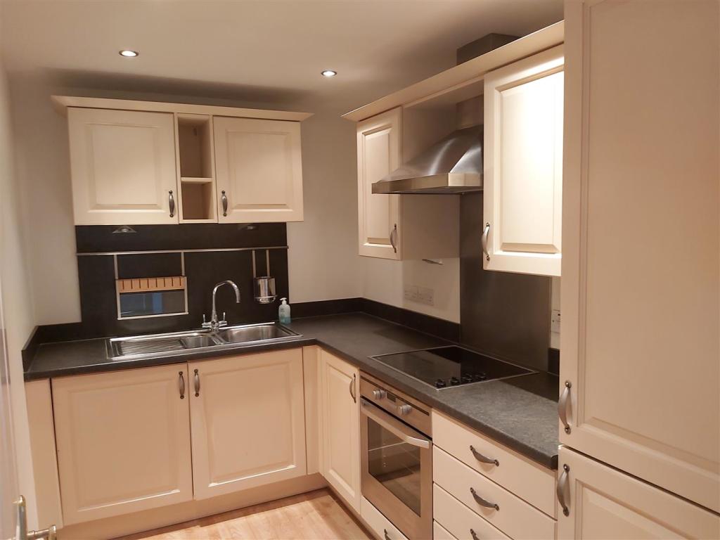 2 bedroom flat for sale in High Street, Chipping Norton, OX7