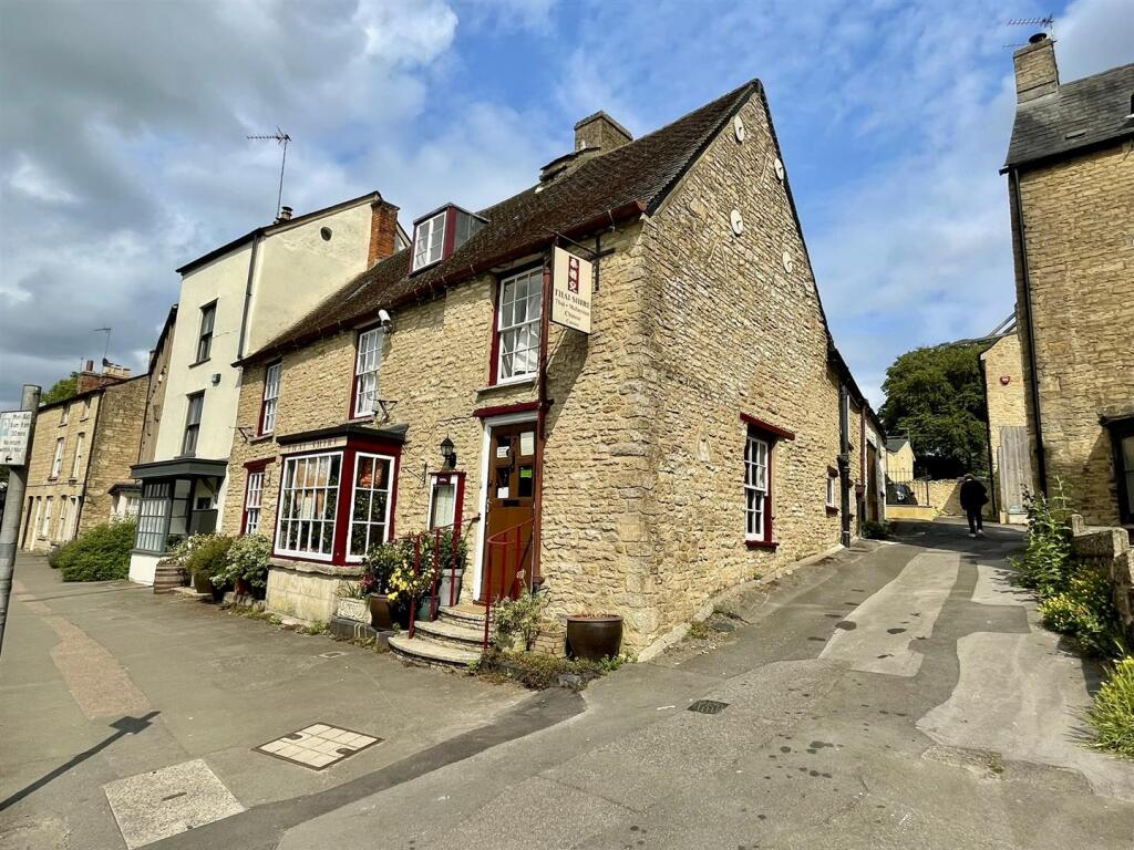 Main image of property: Thai Shires, 7 Horsefair, Chipping Norton
