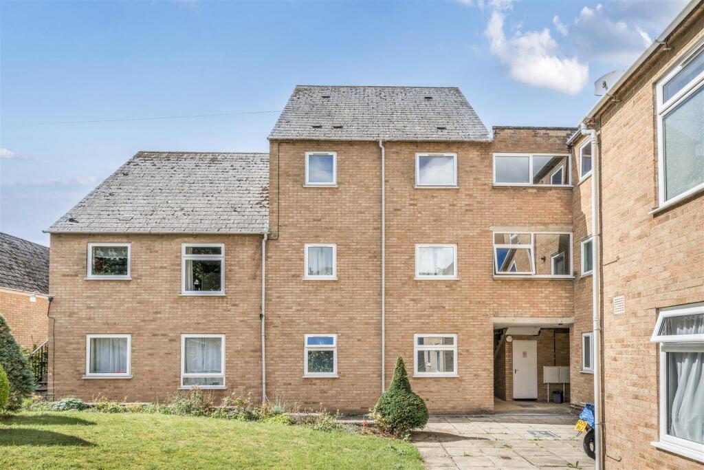 Main image of property: Finsbury Place, Chipping Norton
