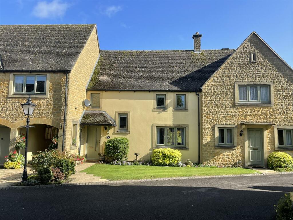 2 bedroom terraced house for sale in Chardwar Gardens, Bourtononthe
