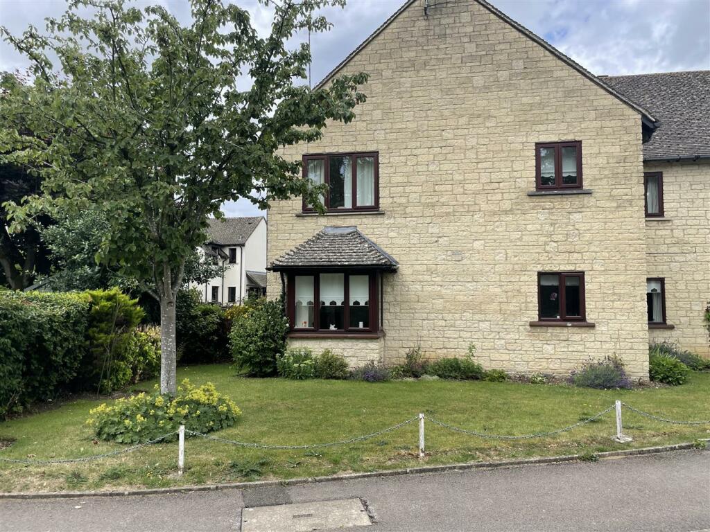 2 bedroom flat for sale in Pegasus Court, BourtonOnTheWater