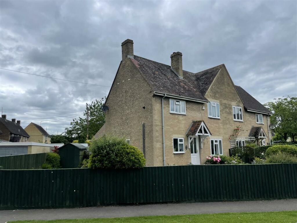 3 bedroom semidetached house for sale in Springvale, BourtonOnThe