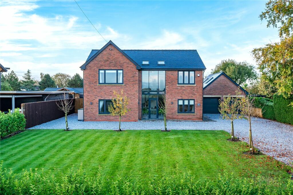 4 bedroom detached house for sale in Station Road, Little Hoole