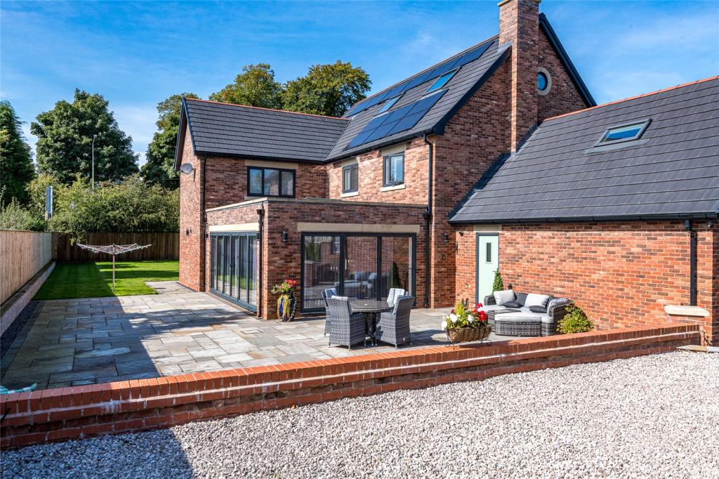 5 bedroom detached house for sale in Balshaw Villa Gardens, Euxton