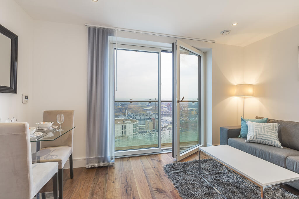 Main image of property: Lincoln Plaza, London, E14