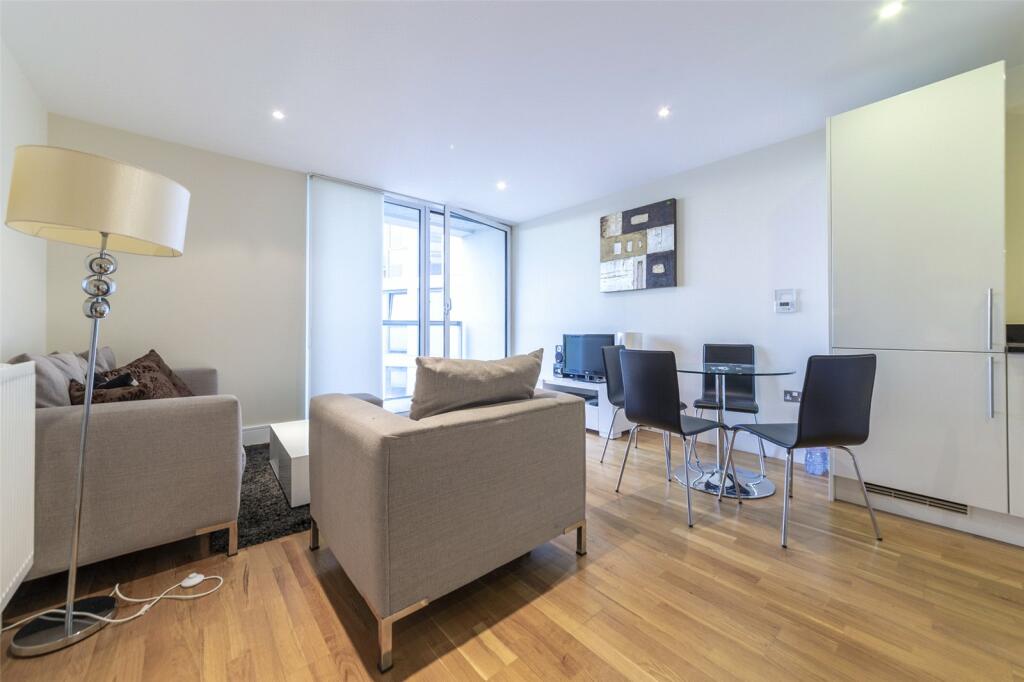 1 bedroom apartment for sale in Cobalt Point, 38 Millharbour, London, E14