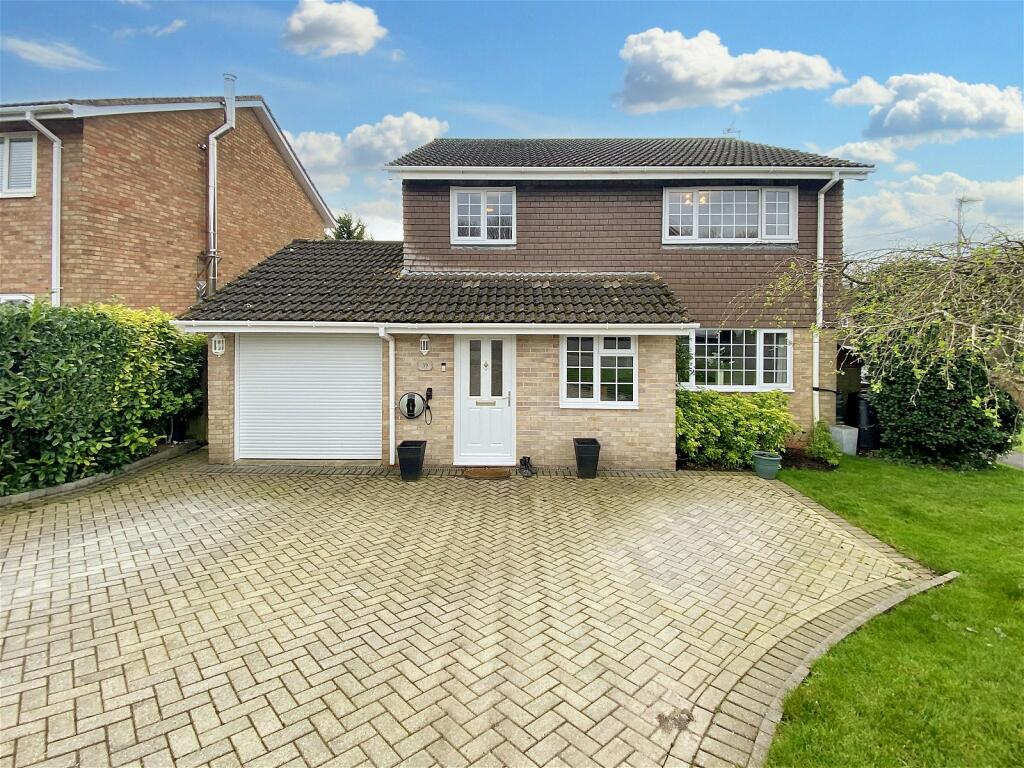 Main image of property: Lordsfield Gardens, Overton, Basingstoke, RG25 3EW