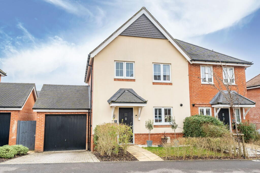 Main image of property: Observer Point Road, Overton, Basingstoke, RG25 3FA