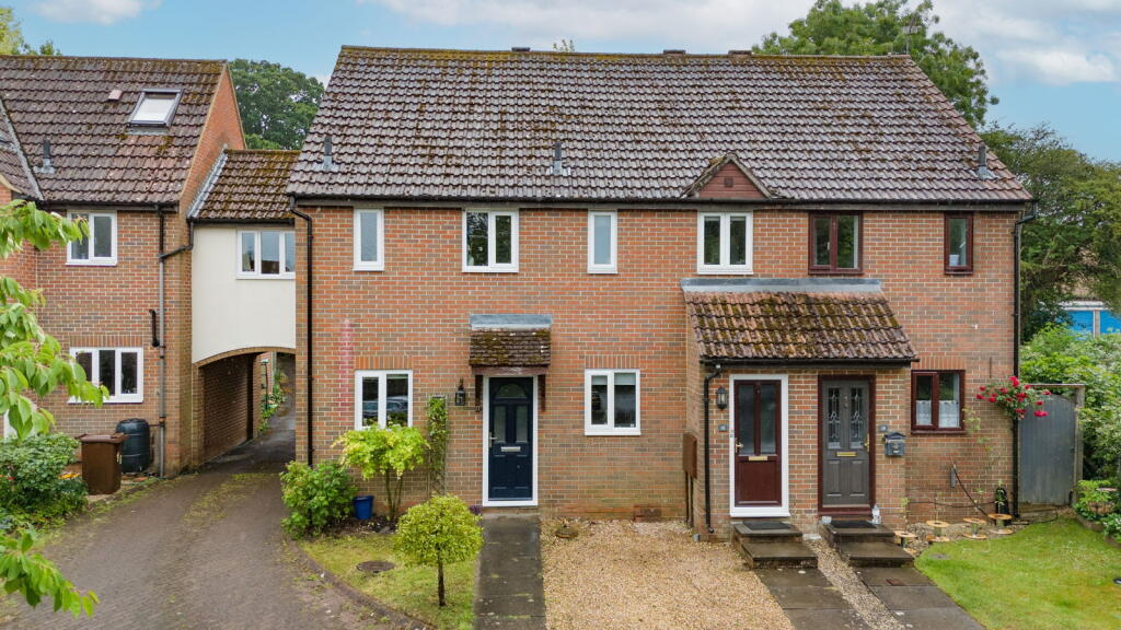 Main image of property: Kings Meadow, Overton, Basingstoke, RG25 3HP