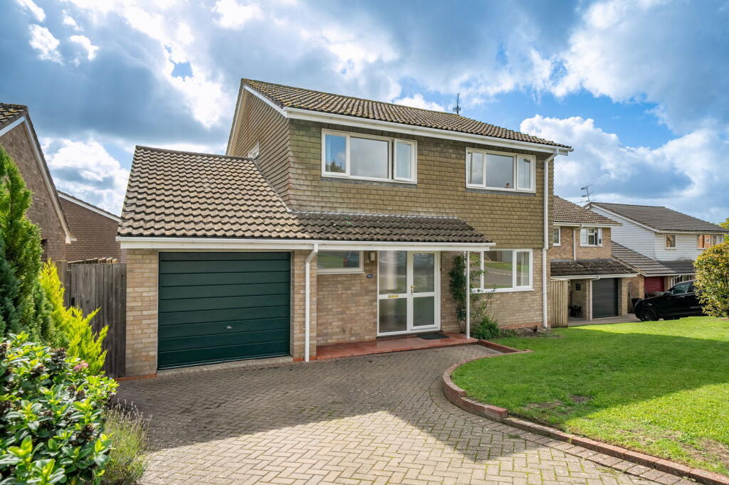 Main image of property: Lordsfield Gardens, Overton, Basingstoke, RG25 3EW