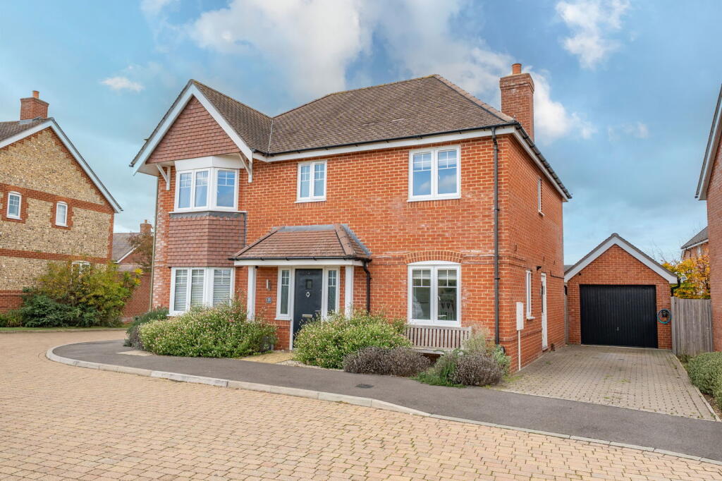 Main image of property: Edneys Walk, Overton, Basingstoke, RG25 3FB