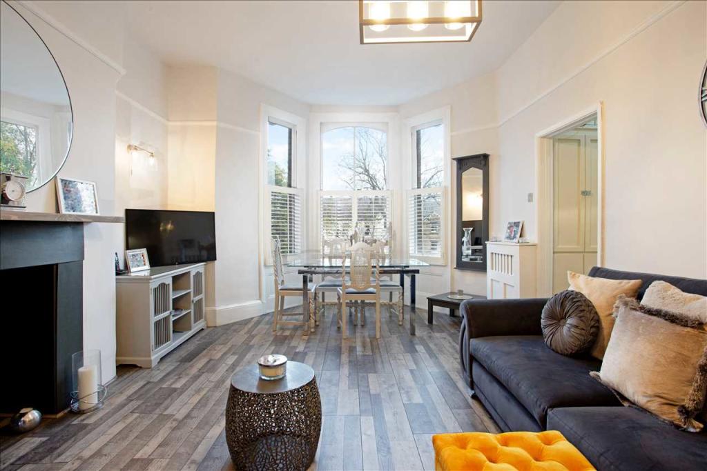 2 bedroom flat for rent in Kidbrooke Park Road, Blackheath, SE3