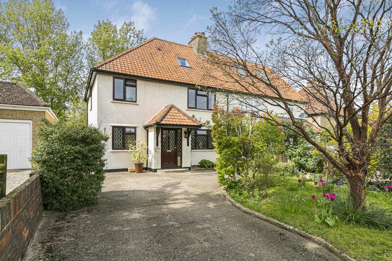 4 bedroom semidetached house for sale in Little Bookham Street