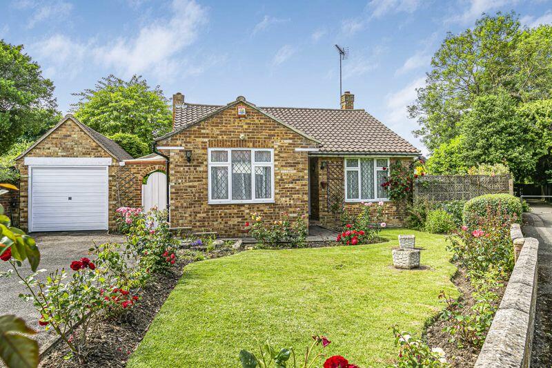 2 bedroom detached bungalow for sale in Eastwick Park Avenue, Bookham, KT23