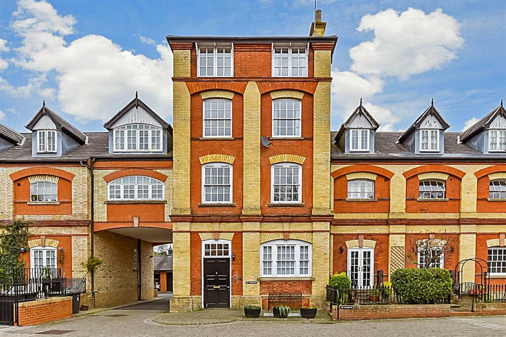 1 bedroom flat for sale in Swan Street, West Malling, Kent, ME19