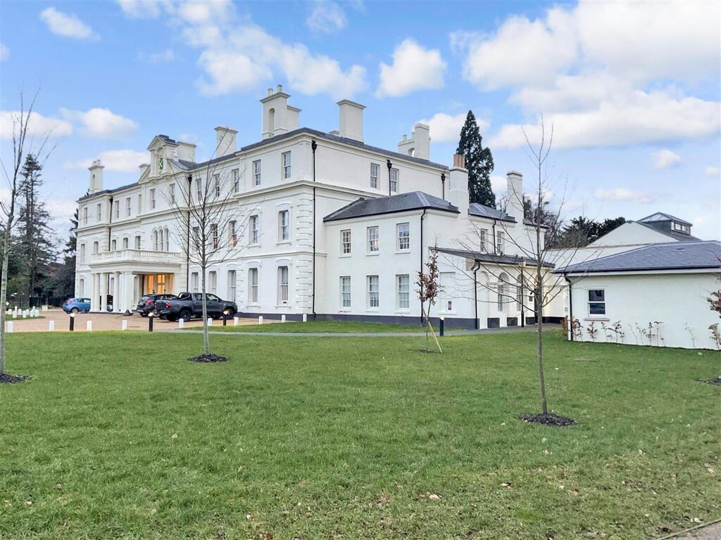 Main image of property: Wills Crescent, Leybourne, West Malling, Kent