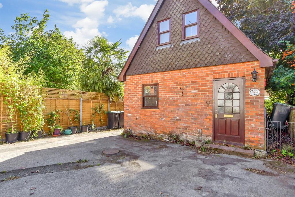 Main image of property: Tonbridge Road, Wateringbury, Maidstone, Kent