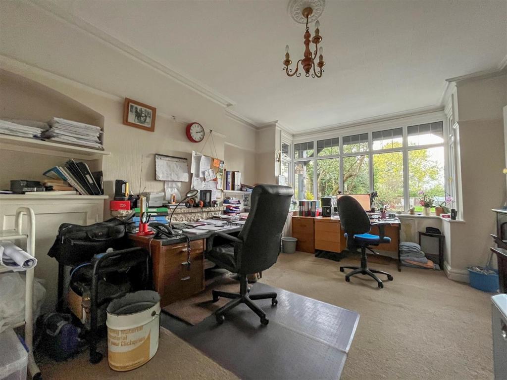 4 bedroom detached house for sale in Little Bushey Lane, Bushey, WD23