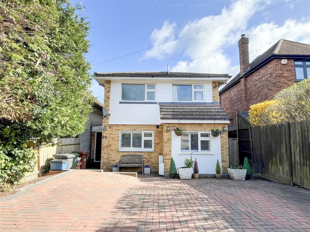 3 bedroom detached house for sale in Little Bushey Lane, Bushey, WD23