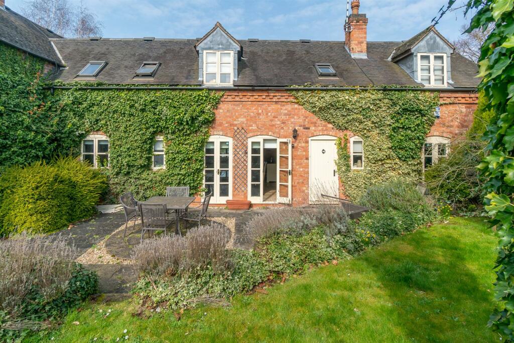 4 bedroom detached house for sale in Manor Farm, RatcliffeOnSoar, Nottingham, NG11