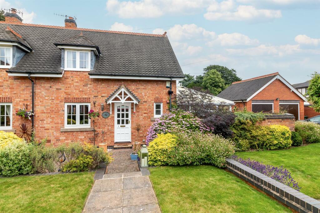 2 bedroom barn conversion for sale in Wilford Road, Ruddington, Nottingham, NG11