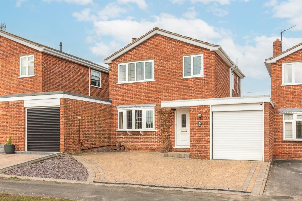 3 bedroom link detached house for sale in Sycamore Road, East Leake