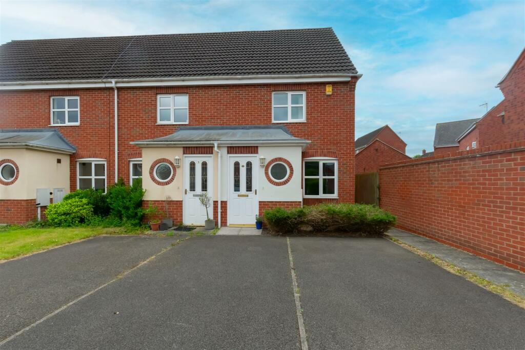 2 bedroom town house for sale in Martin Crescent, Ruddington