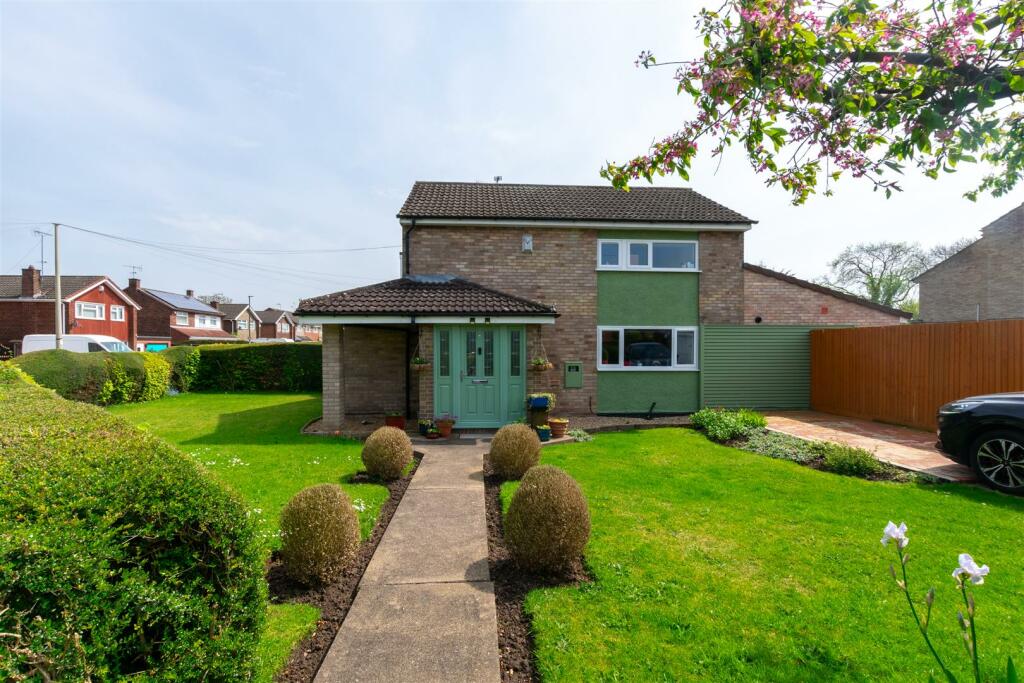 3 bedroom detached house for sale in Wain Grove, Silverdale, Nottingham