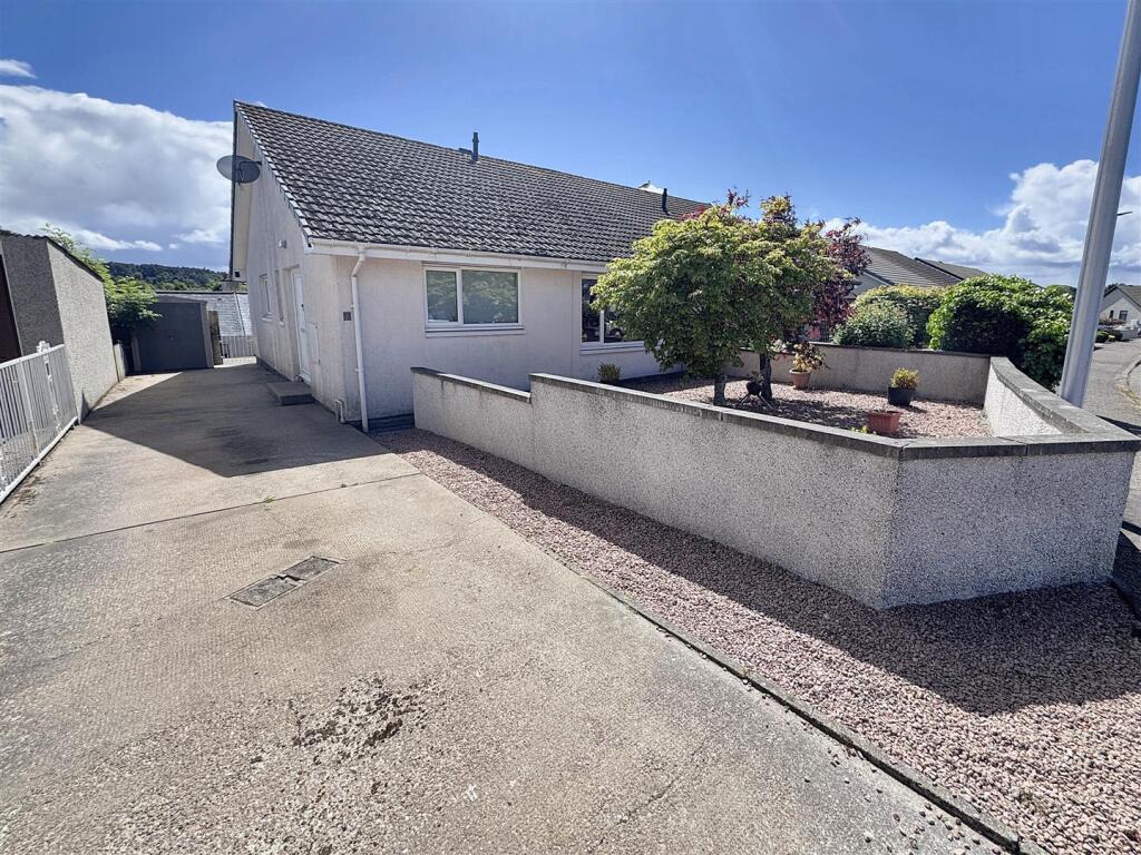 Main image of property: 9 Drumbeg Crescent, Lhanbryde