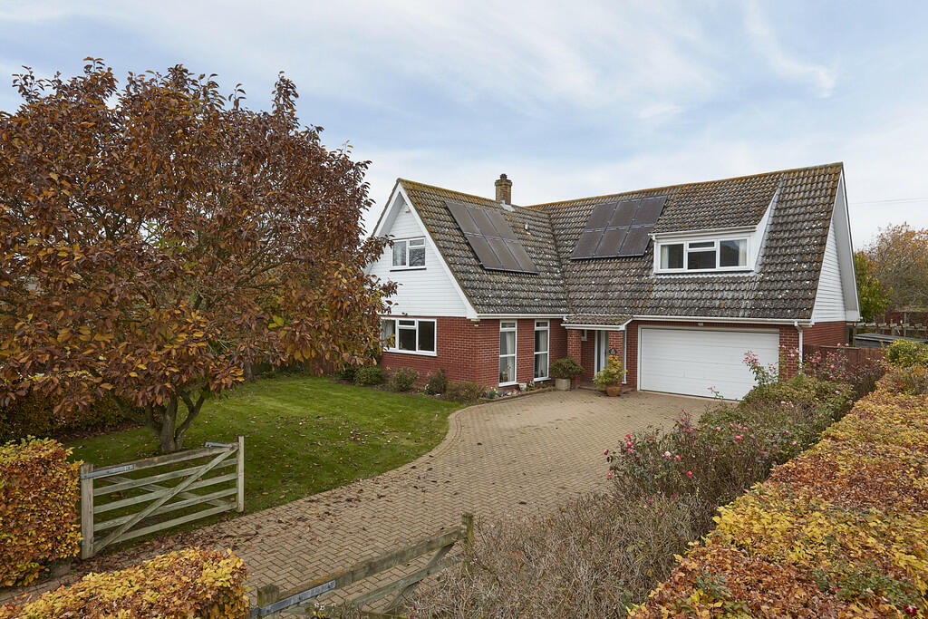 4 bedroom detached house for sale in Hundon, Sudbury, Suffolk , CO10