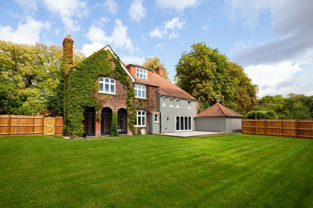 5 bedroom detached house for rent in Haverhill Road, Little Wratting, CB9