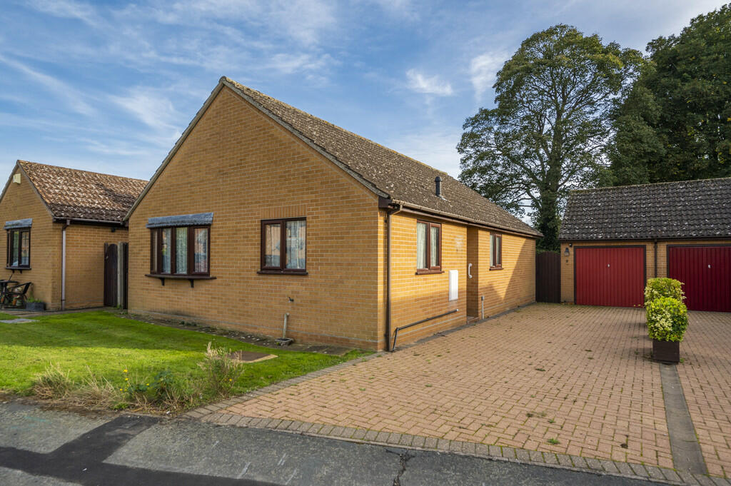 3 bedroom detached bungalow for sale in The Limes, Long Melford