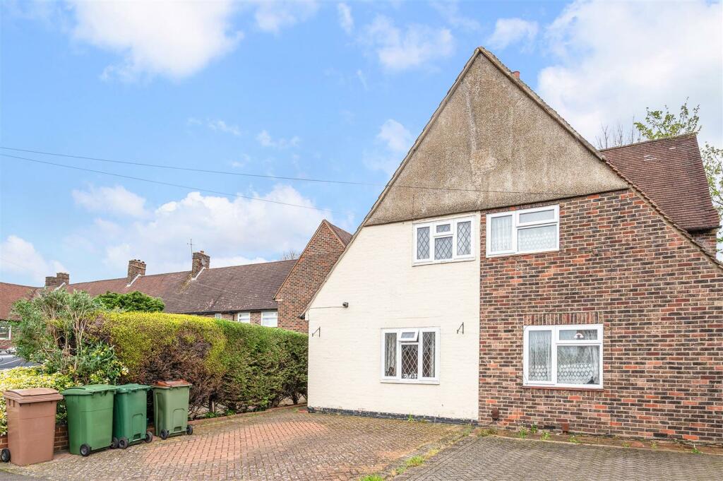 2 bedroom semidetached house for sale in Gander Green Lane, Sutton, SM1