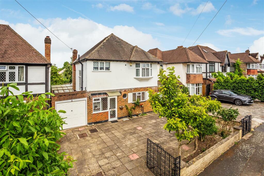 3 bedroom house for sale in Tudor Avenue, Worcester Park, KT4