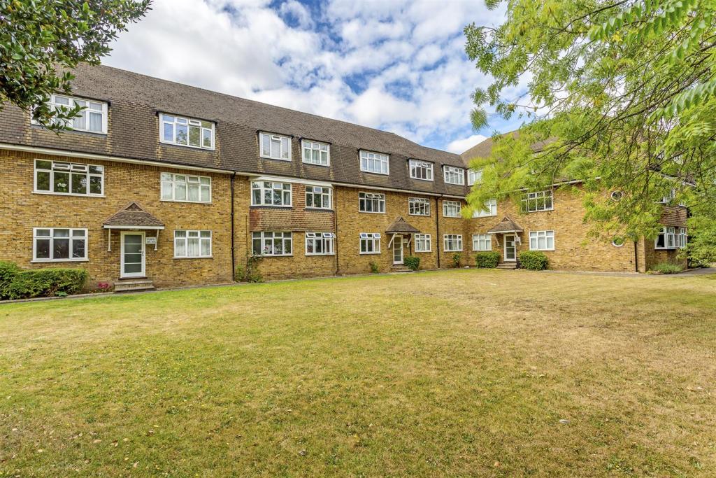 2 bedroom apartment for sale in Sutton Common Road, Sutton, SM1